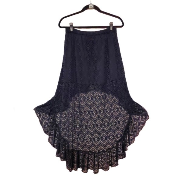 Boho Layered Fishnet High/Low Maxi Skirt. One Size - Picture 4 of 6